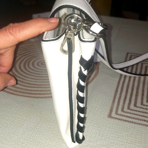 BCBGeneration small purse messenger bag like new white - Picture 10 of 13